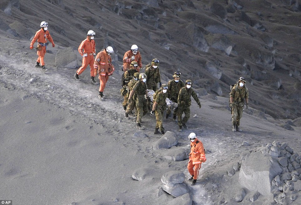 i.dailymail.co.uk_i_pix_2014_09_28_1411895702908_wps_37_Firefighters_and_members_.jpg