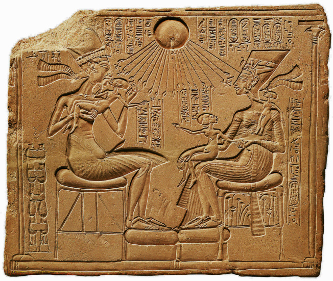 lynleahz.files.wordpress.com_2013_09_f7ef8_akhenaten_with_nefe4b069fb54324136f262515cd8626315d.jpg