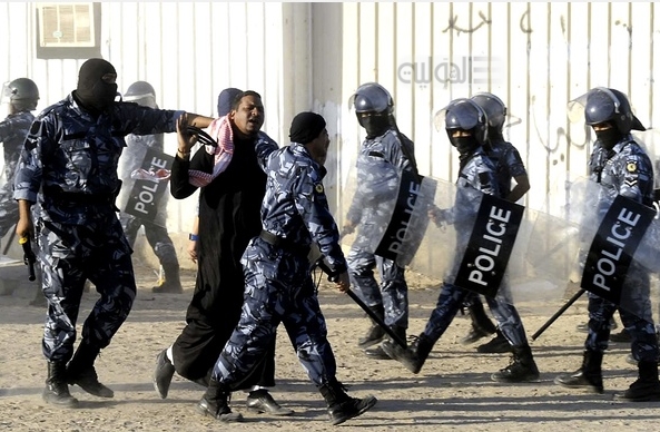 www.doualia.com_wp_content_uploads_2012_10_Kuwait_police_protesters.jpg