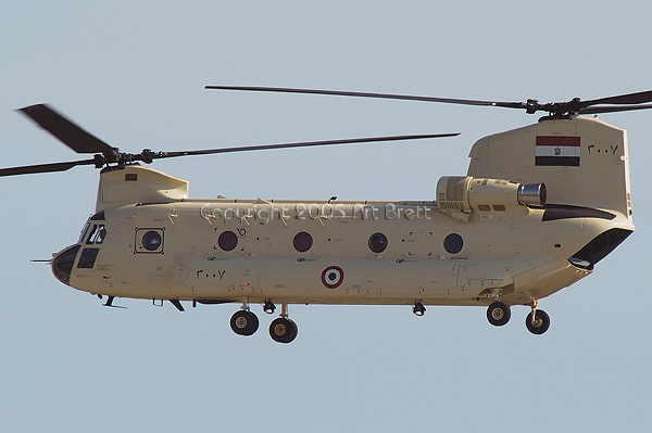 www.photovation.net_Airshows_Millville2004_images_warbird_egypt_chinook_47_miv_20040430_d5081.jpg